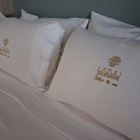 Lazuli Sea View & Pool Ap 502 아파트 라르나카